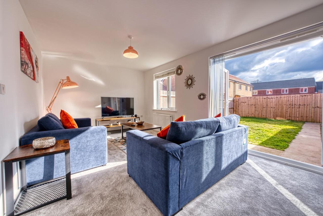 Modern 4 Bedroom 2 Bath House With Parking, Tyseley, Birmingham By 360Stays Eksteriør bilde